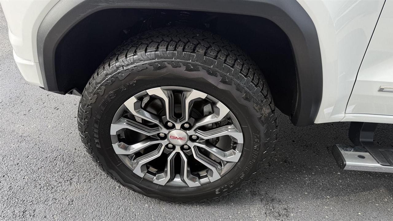 GMC Canyon Denali Crew Cab 4WD 2023