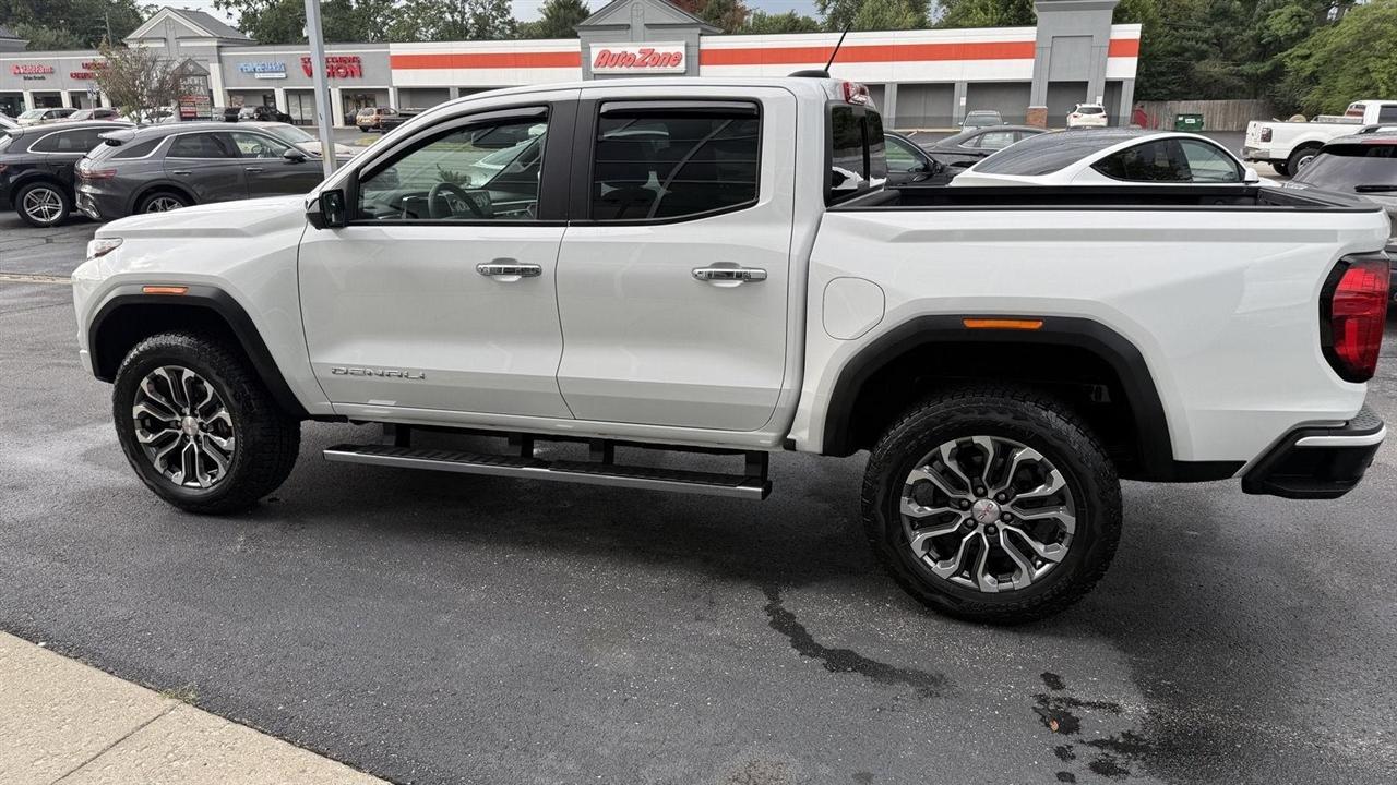 GMC Canyon Denali Crew Cab 4WD 2023