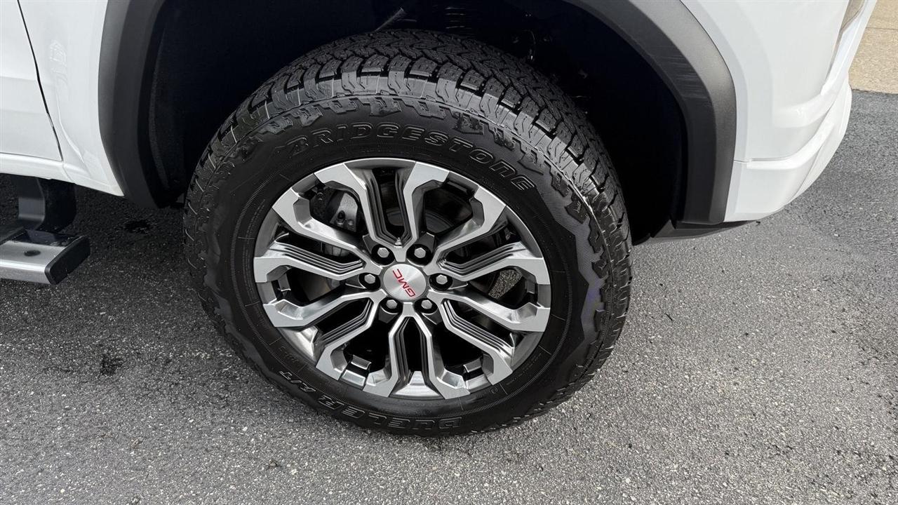 GMC Canyon Denali Crew Cab 4WD 2023
