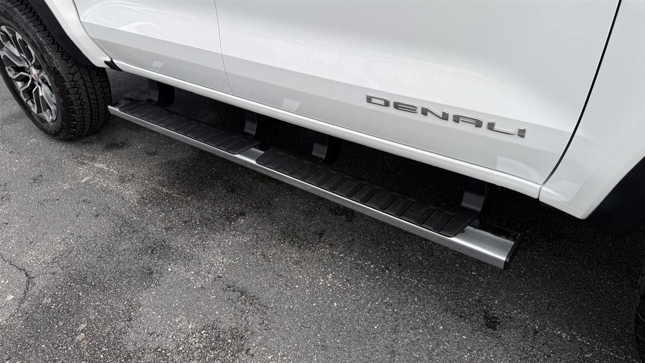 GMC Canyon Denali Crew Cab 4WD 2023