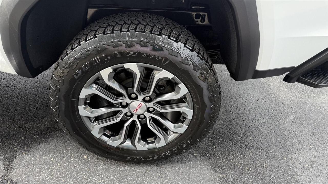GMC Canyon Denali Crew Cab 4WD 2023