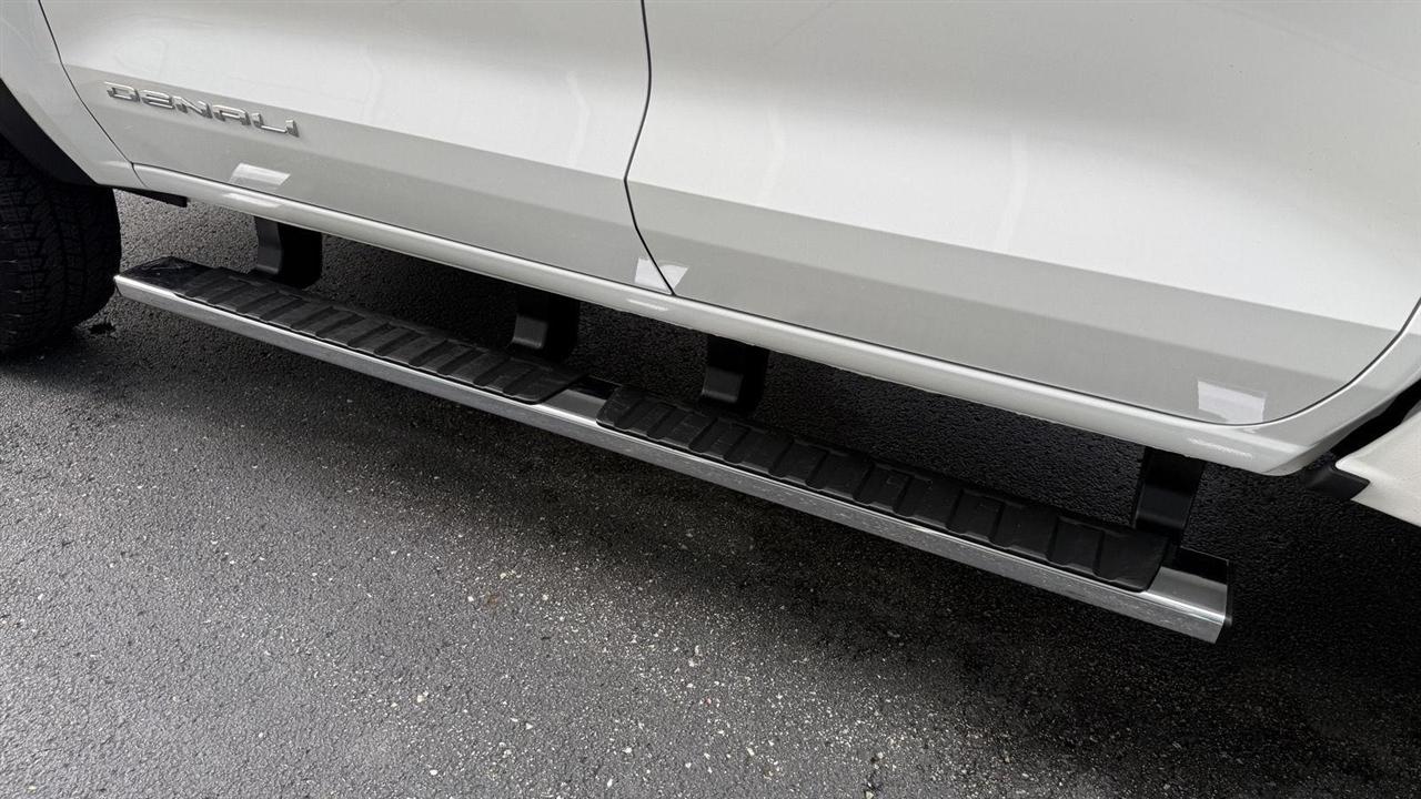 GMC Canyon Denali Crew Cab 4WD 2023