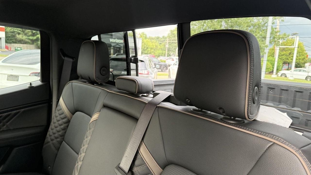 GMC Canyon Denali Crew Cab 4WD 2023
