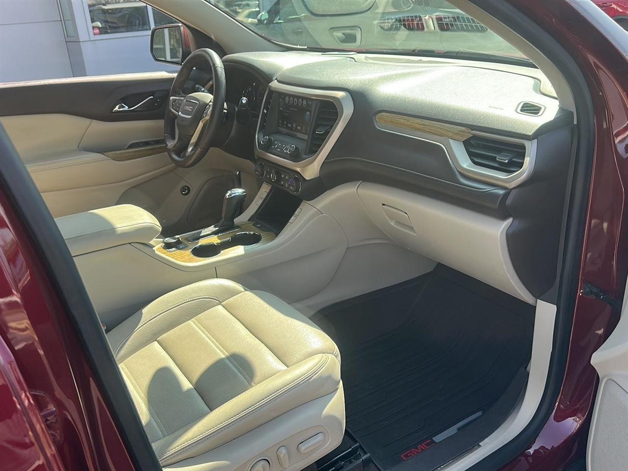 GMC Acadia Denali AWD 2017