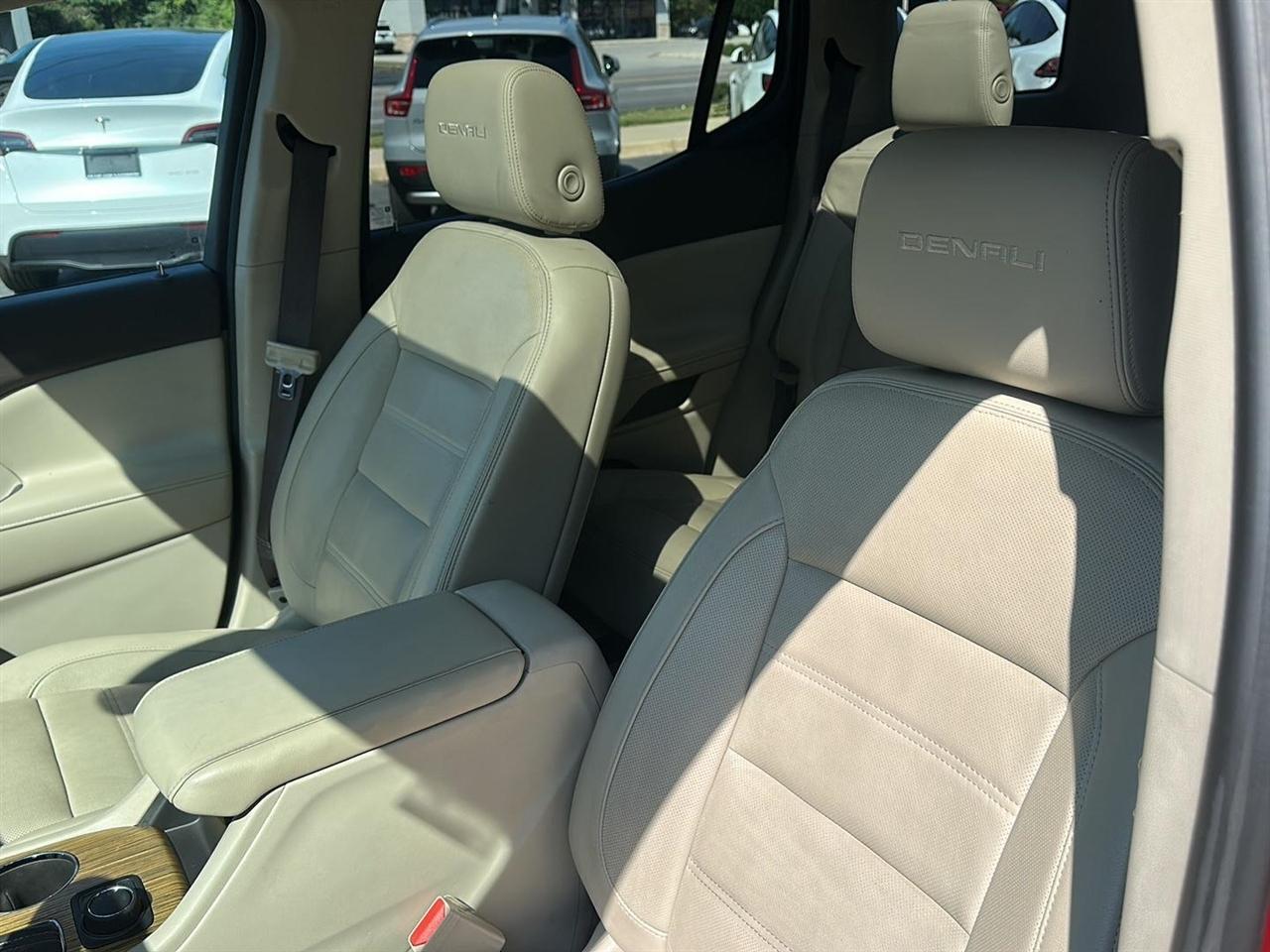 GMC Acadia Denali AWD 2017