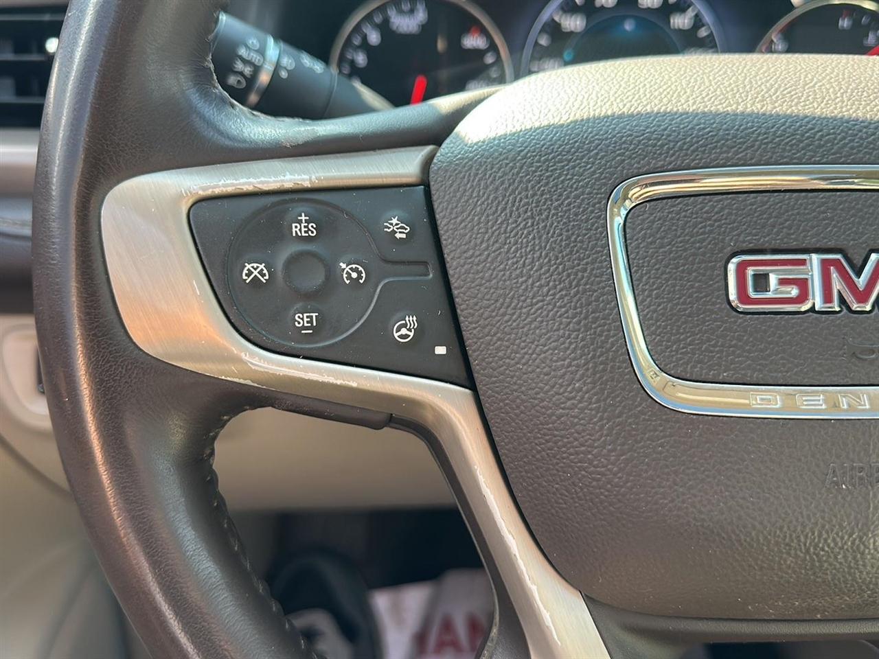 GMC Acadia Denali AWD 2017