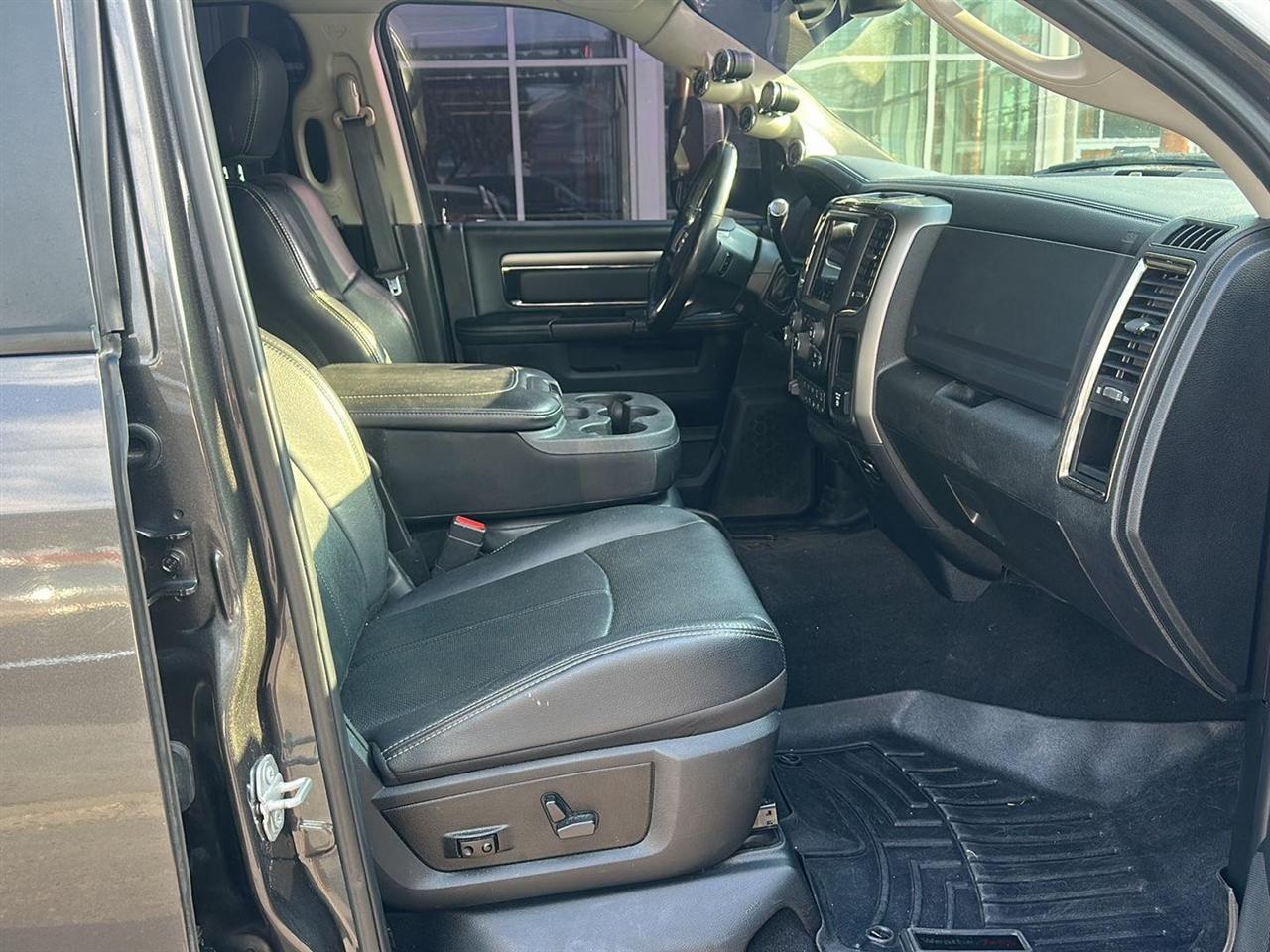 RAM 3500 Laramie Crew Cab LWB 4WD 2018