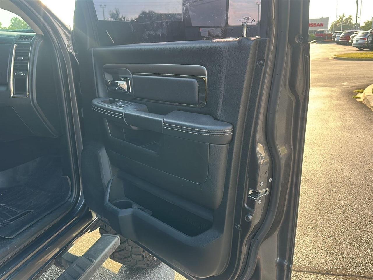 RAM 3500 Laramie Crew Cab LWB 4WD 2018