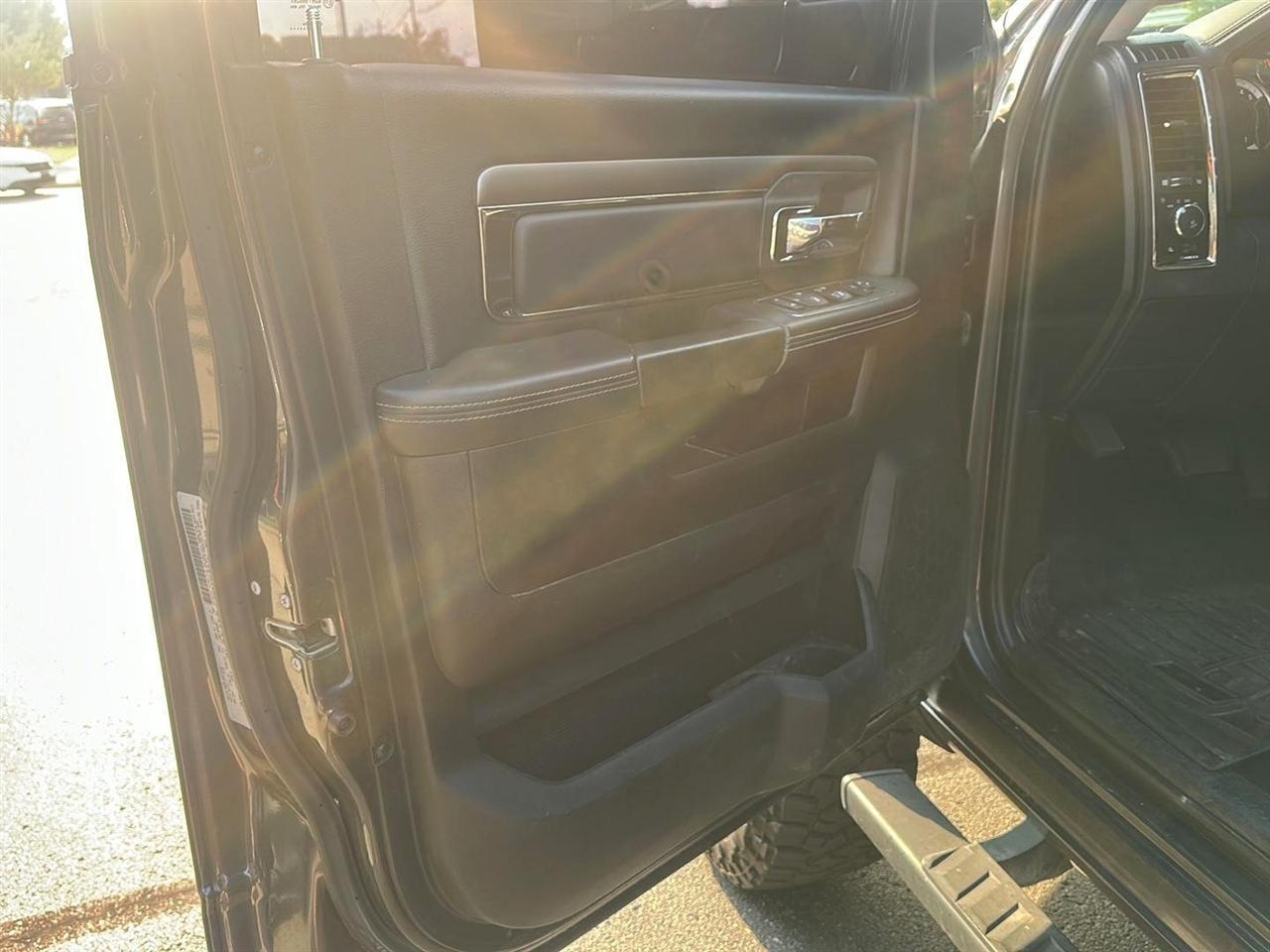 RAM 3500 Laramie Crew Cab LWB 4WD 2018