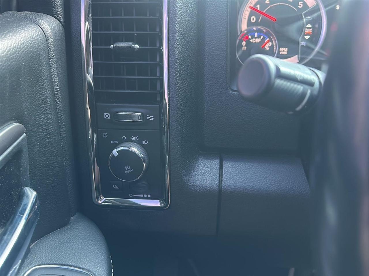 RAM 3500 Laramie Crew Cab LWB 4WD 2018