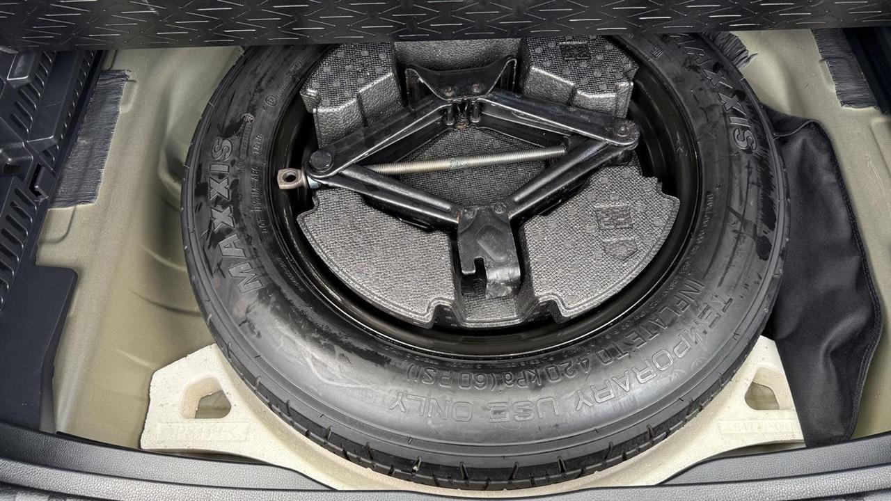 Toyota RAV4 LE AWD 2019