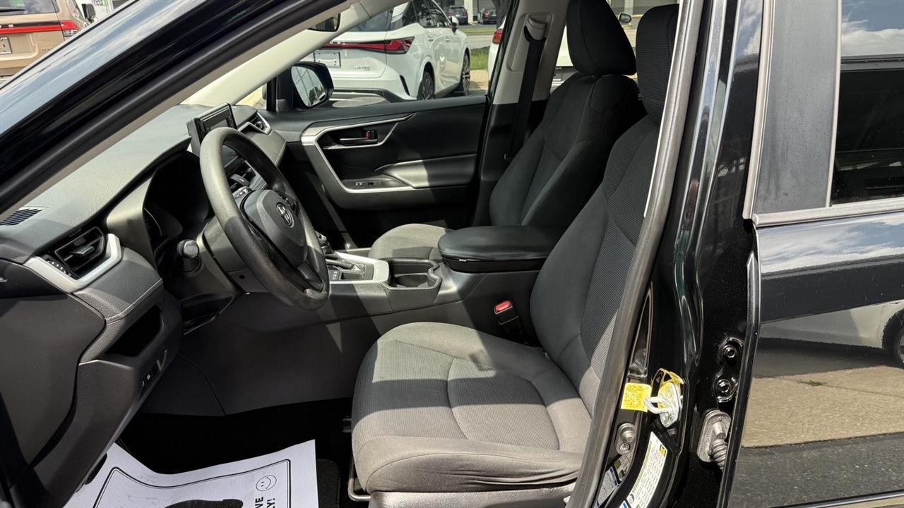 Toyota RAV4 LE AWD 2019