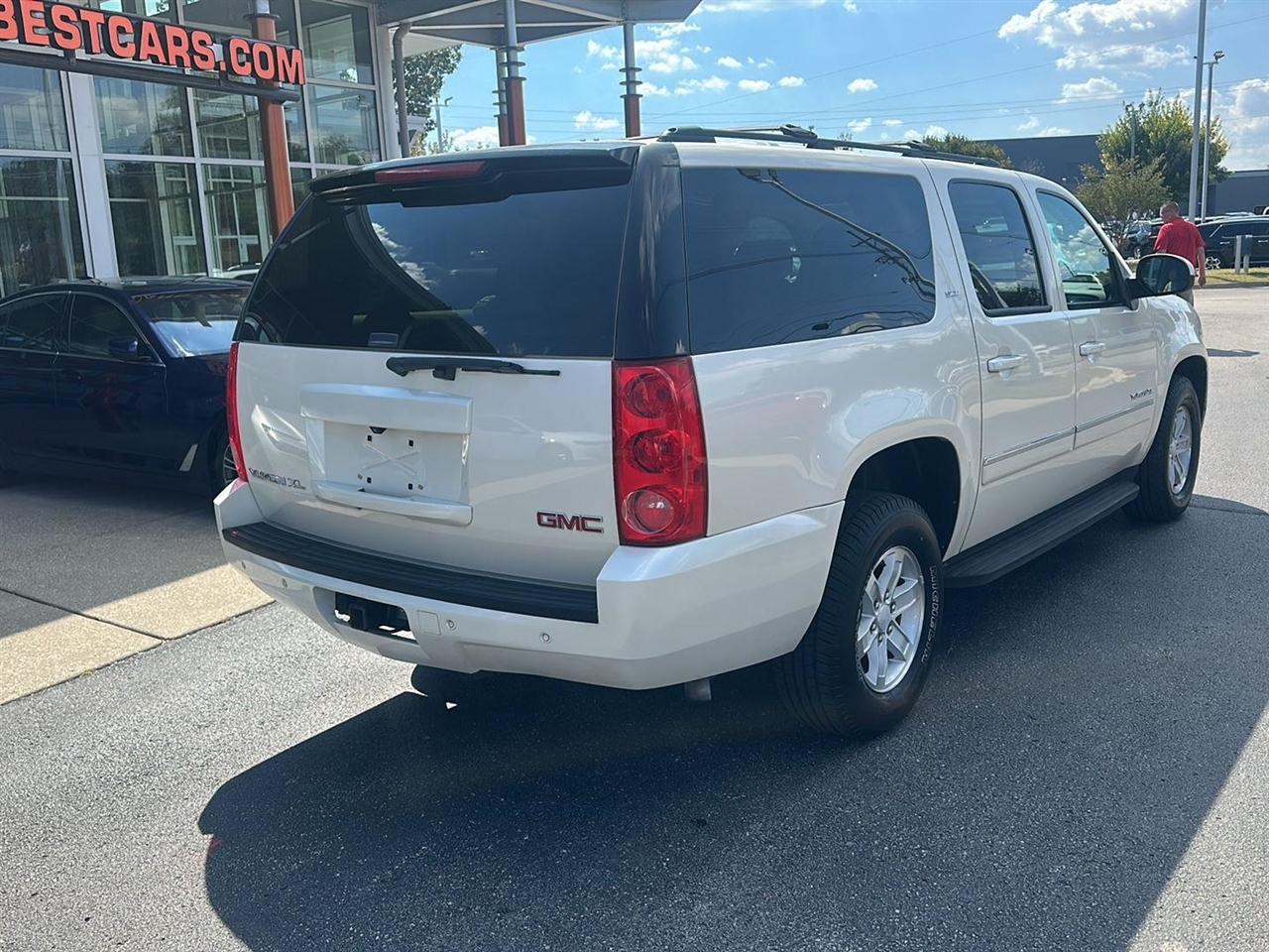 GMC Yukon XL SLT 1/2 Ton 2WD 2013