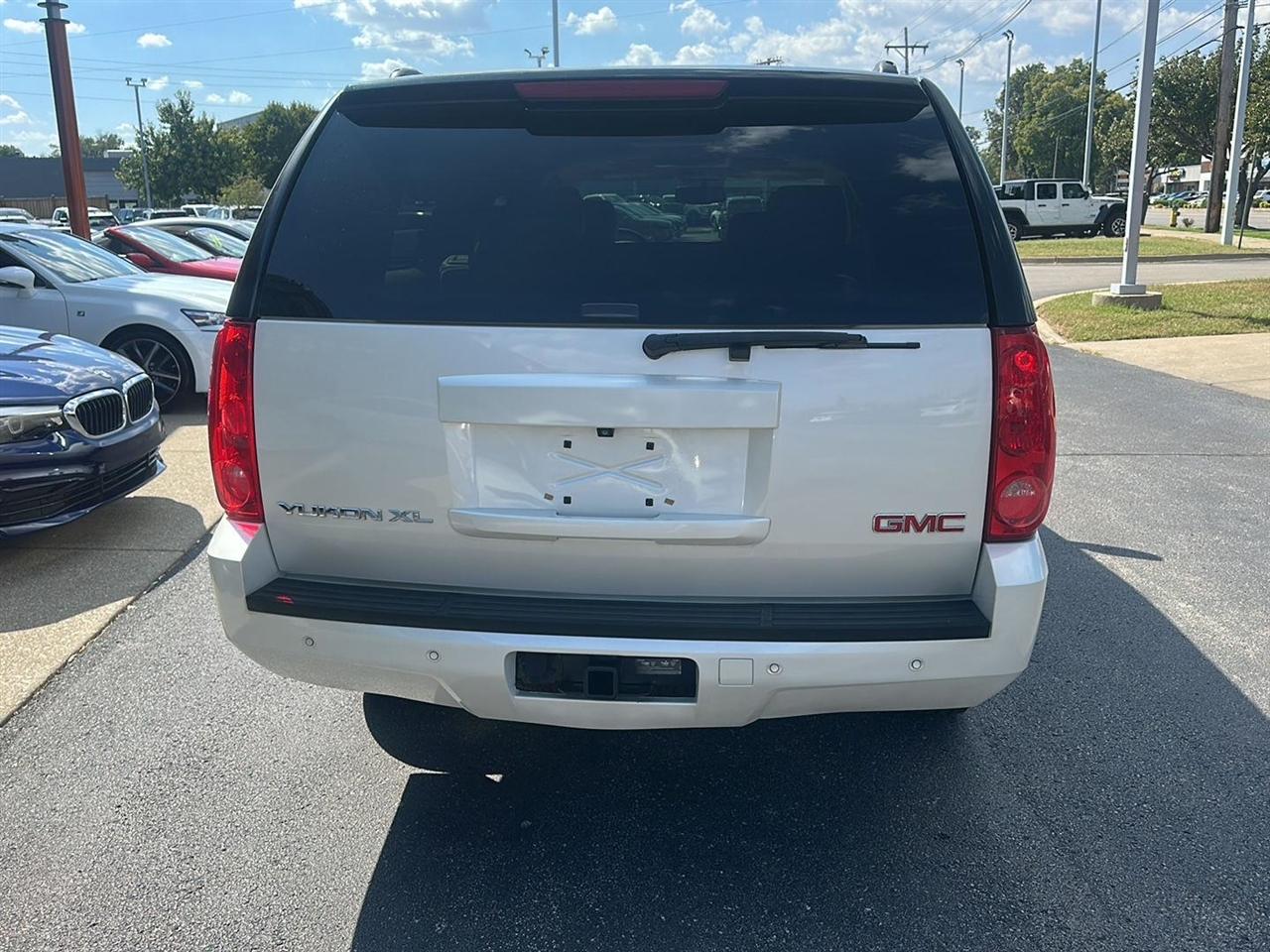 GMC Yukon XL SLT 1/2 Ton 2WD 2013