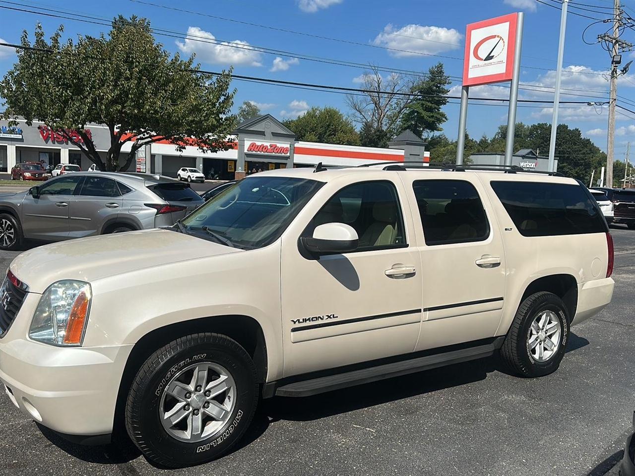 GMC Yukon XL SLT 1/2 Ton 2WD 2013