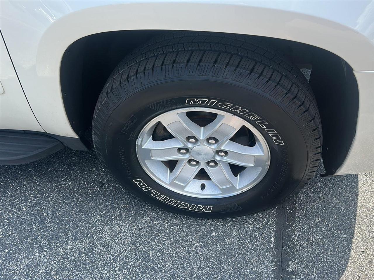 GMC Yukon XL SLT 1/2 Ton 2WD 2013