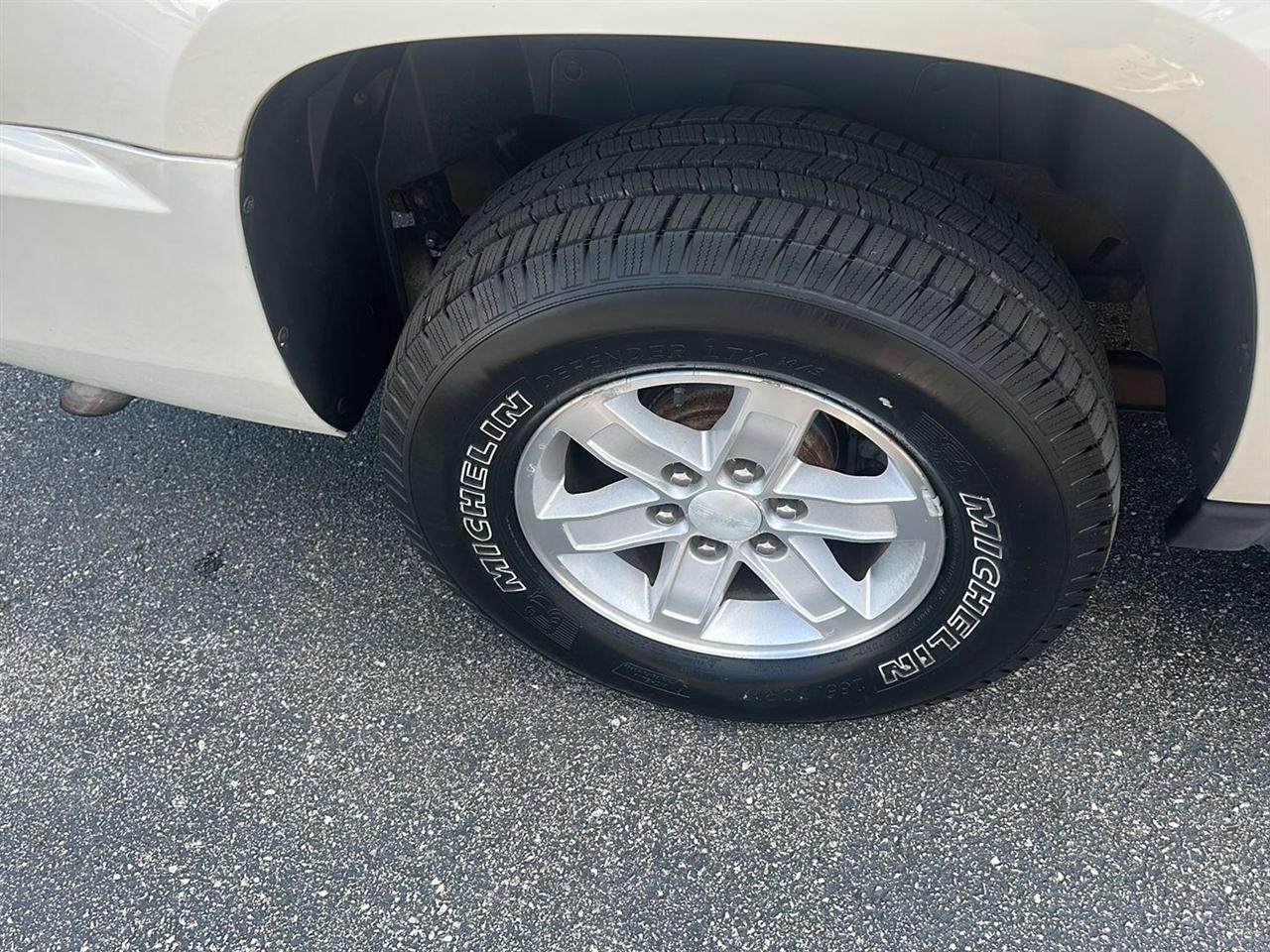 GMC Yukon XL SLT 1/2 Ton 2WD 2013