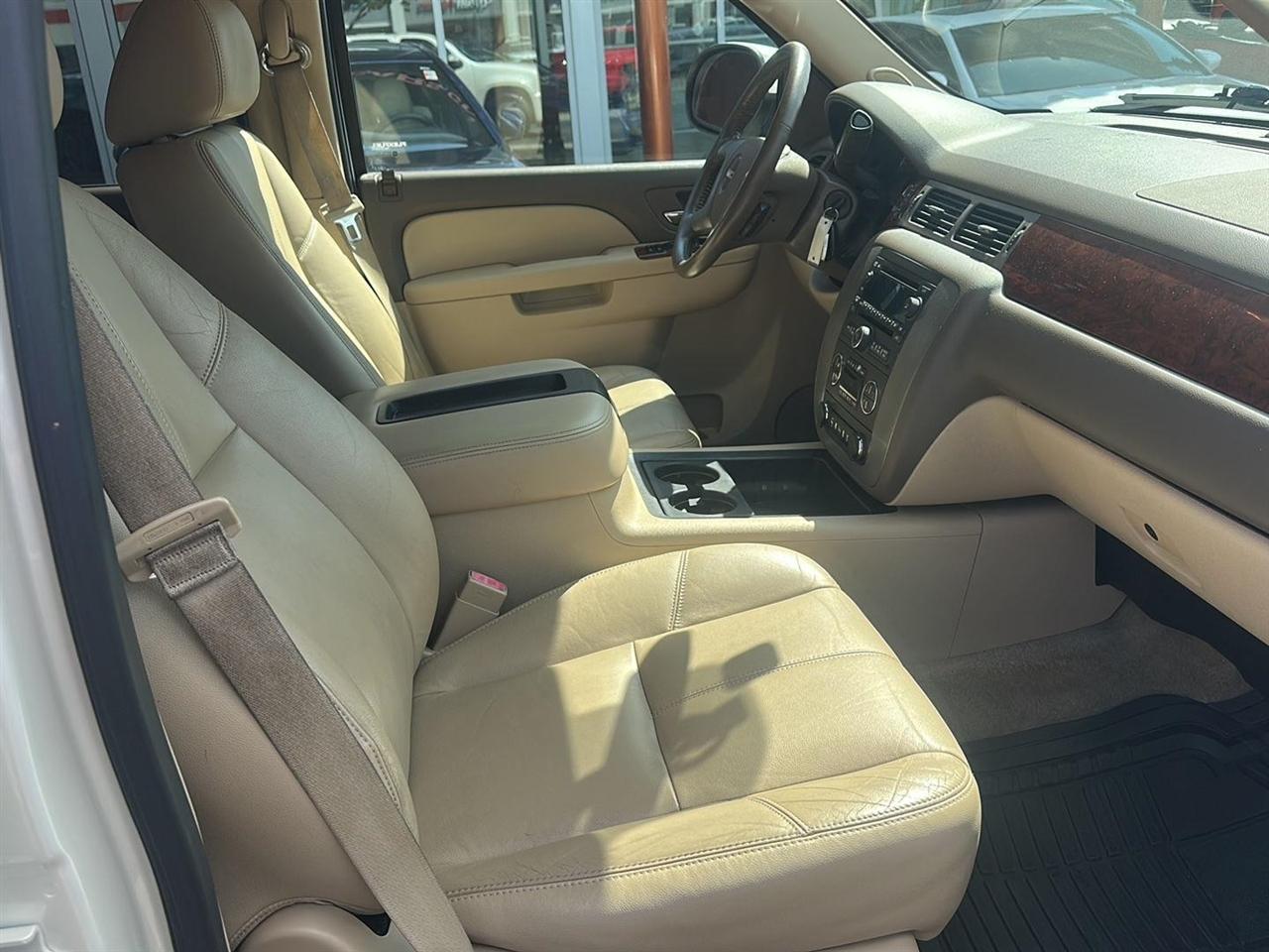 GMC Yukon XL SLT 1/2 Ton 2WD 2013