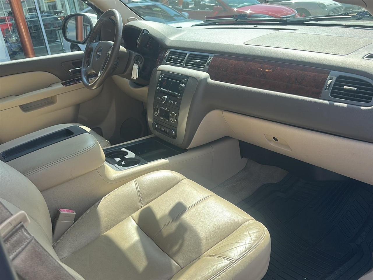 GMC Yukon XL SLT 1/2 Ton 2WD 2013