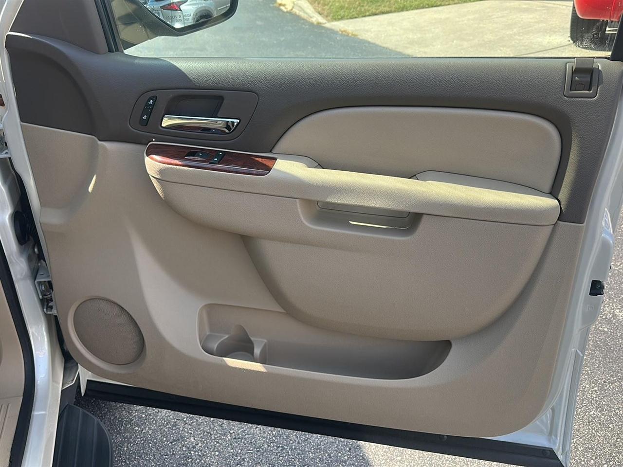GMC Yukon XL SLT 1/2 Ton 2WD 2013