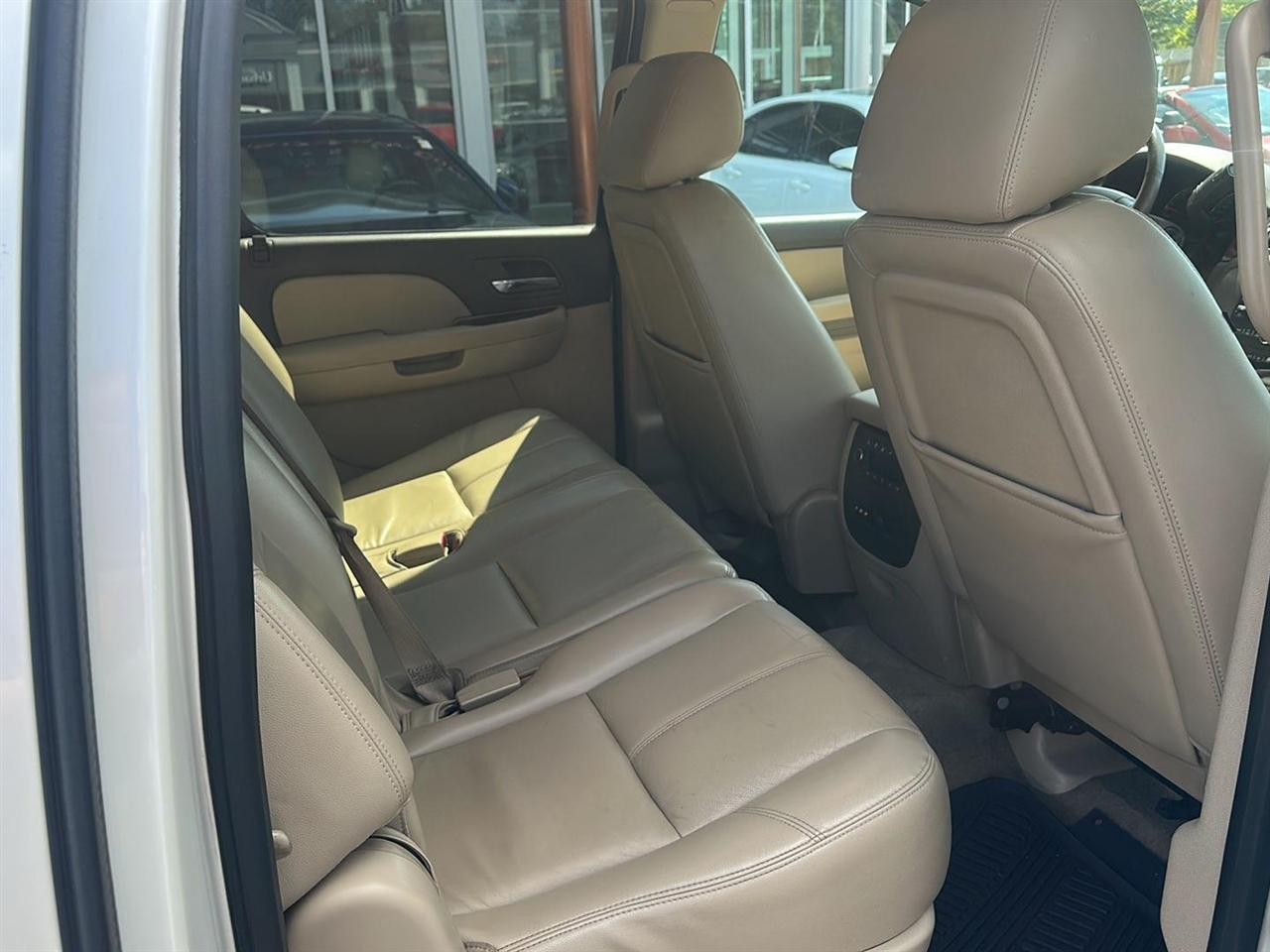 GMC Yukon XL SLT 1/2 Ton 2WD 2013