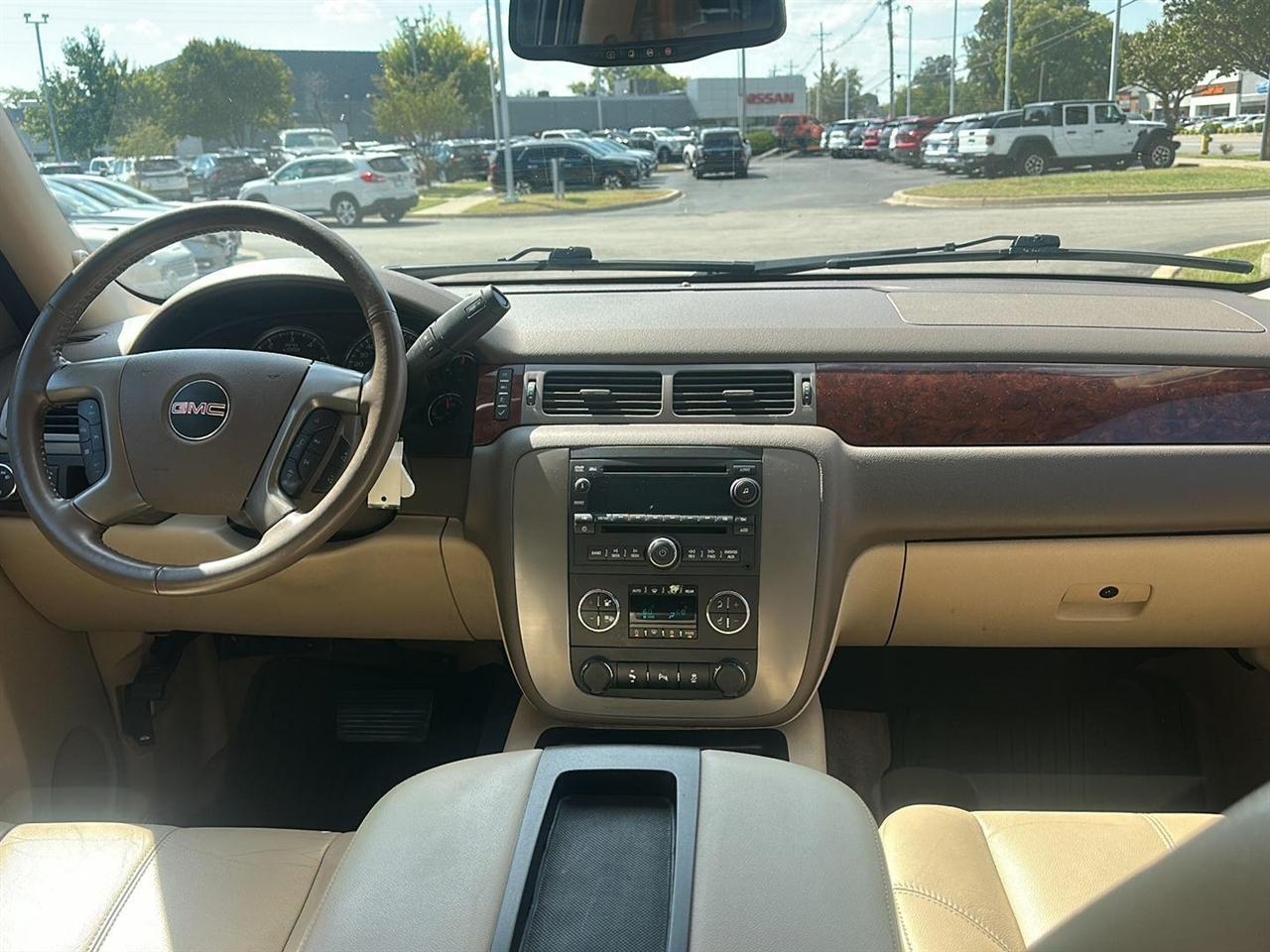 GMC Yukon XL SLT 1/2 Ton 2WD 2013