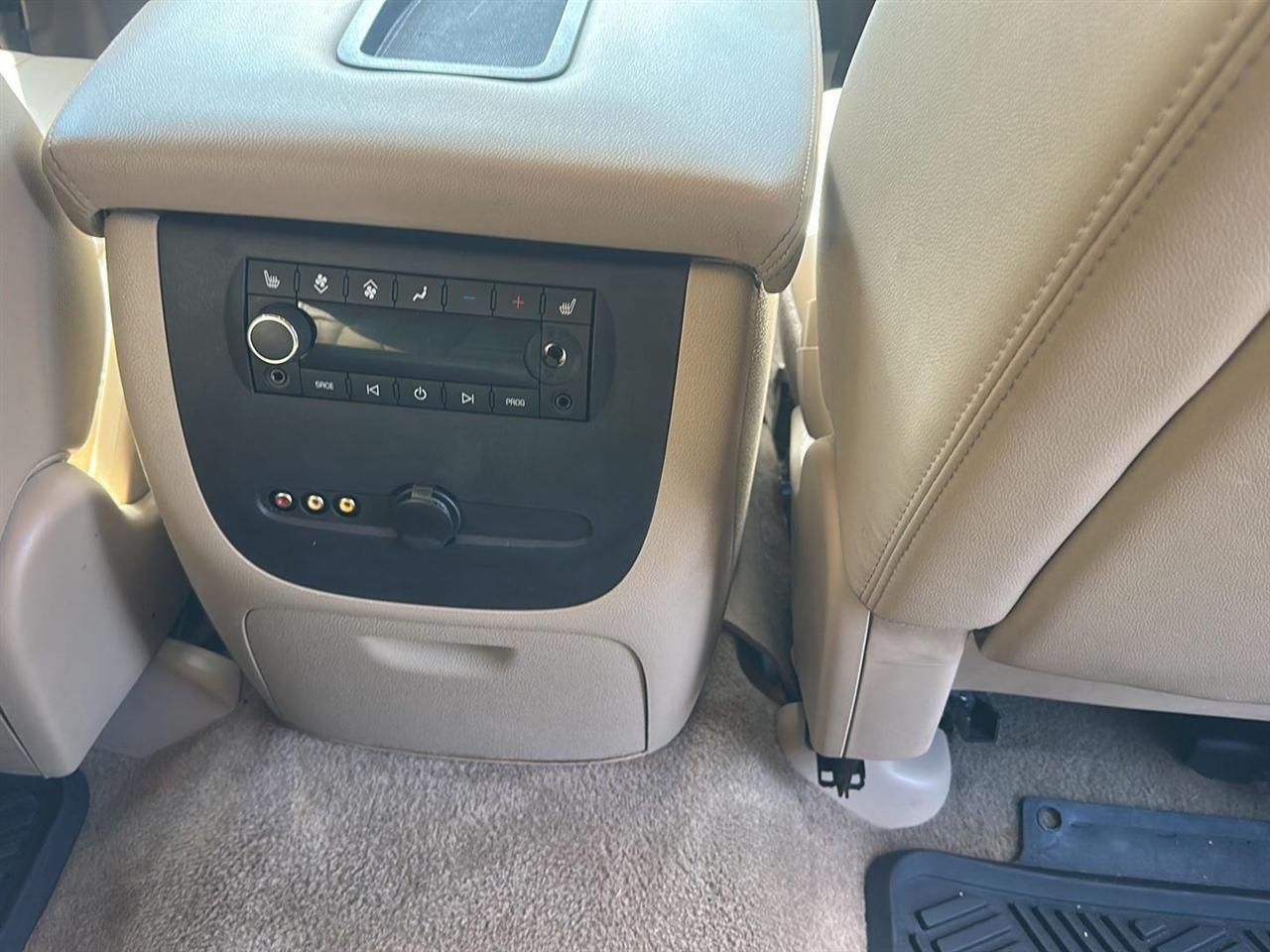GMC Yukon XL SLT 1/2 Ton 2WD 2013