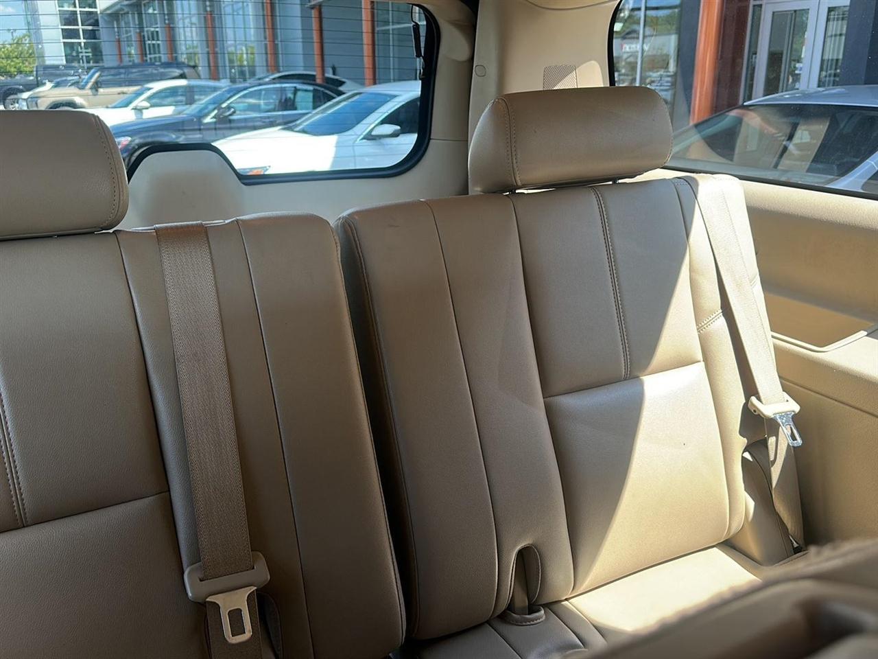 GMC Yukon XL SLT 1/2 Ton 2WD 2013