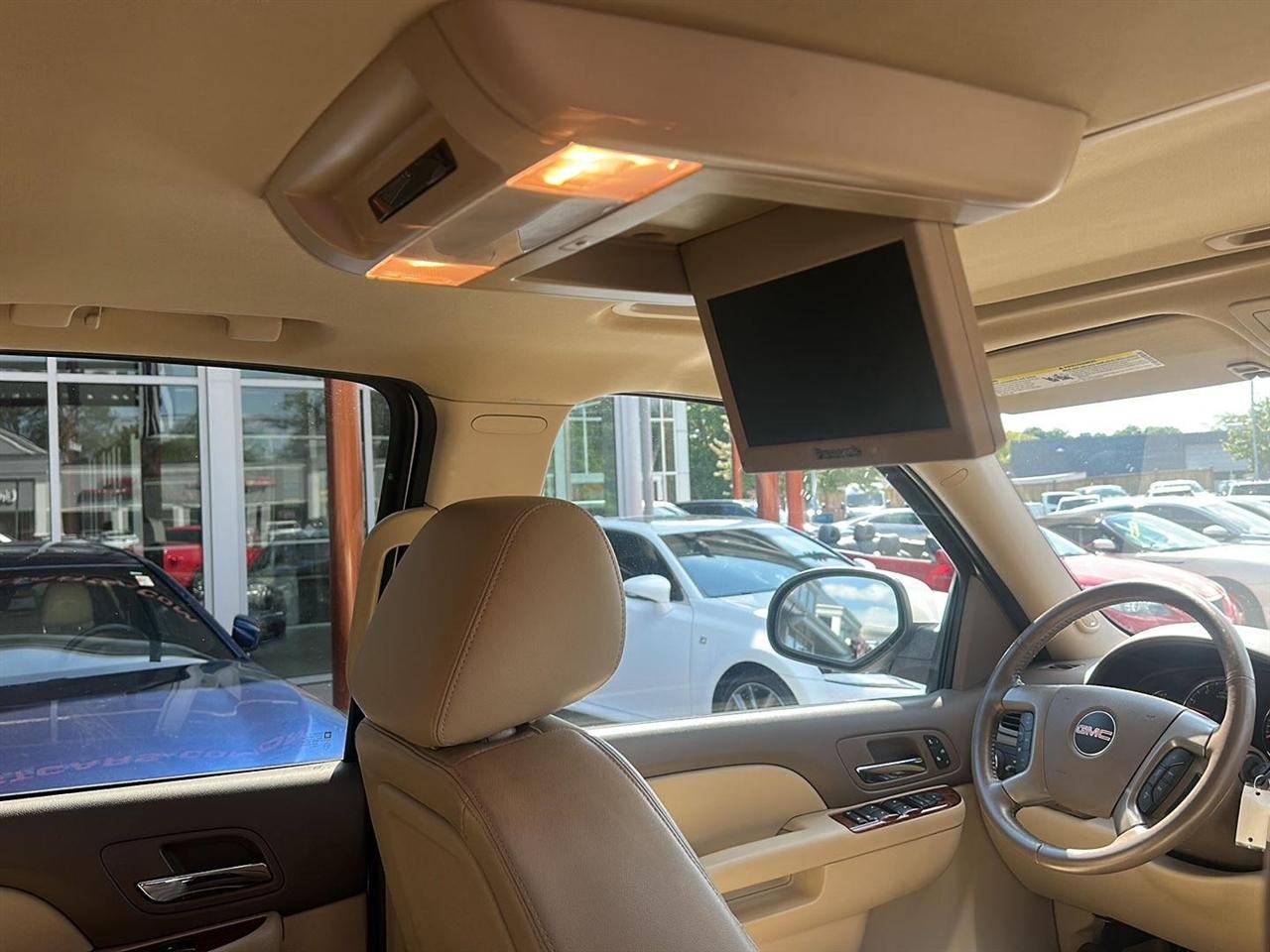 GMC Yukon XL SLT 1/2 Ton 2WD 2013