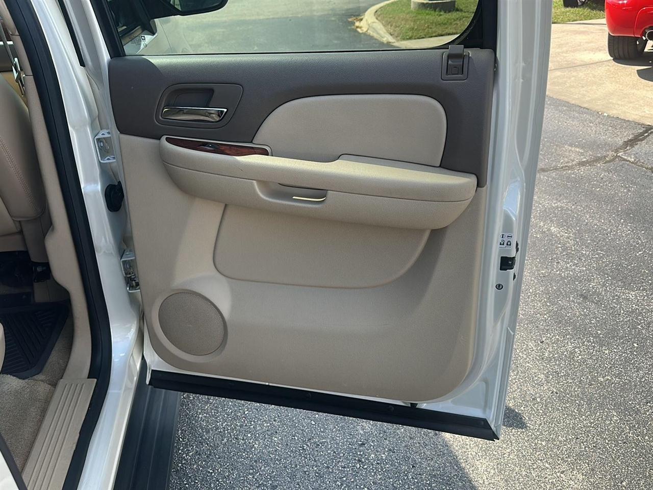 GMC Yukon XL SLT 1/2 Ton 2WD 2013