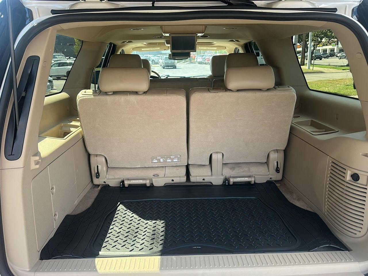 GMC Yukon XL SLT 1/2 Ton 2WD 2013