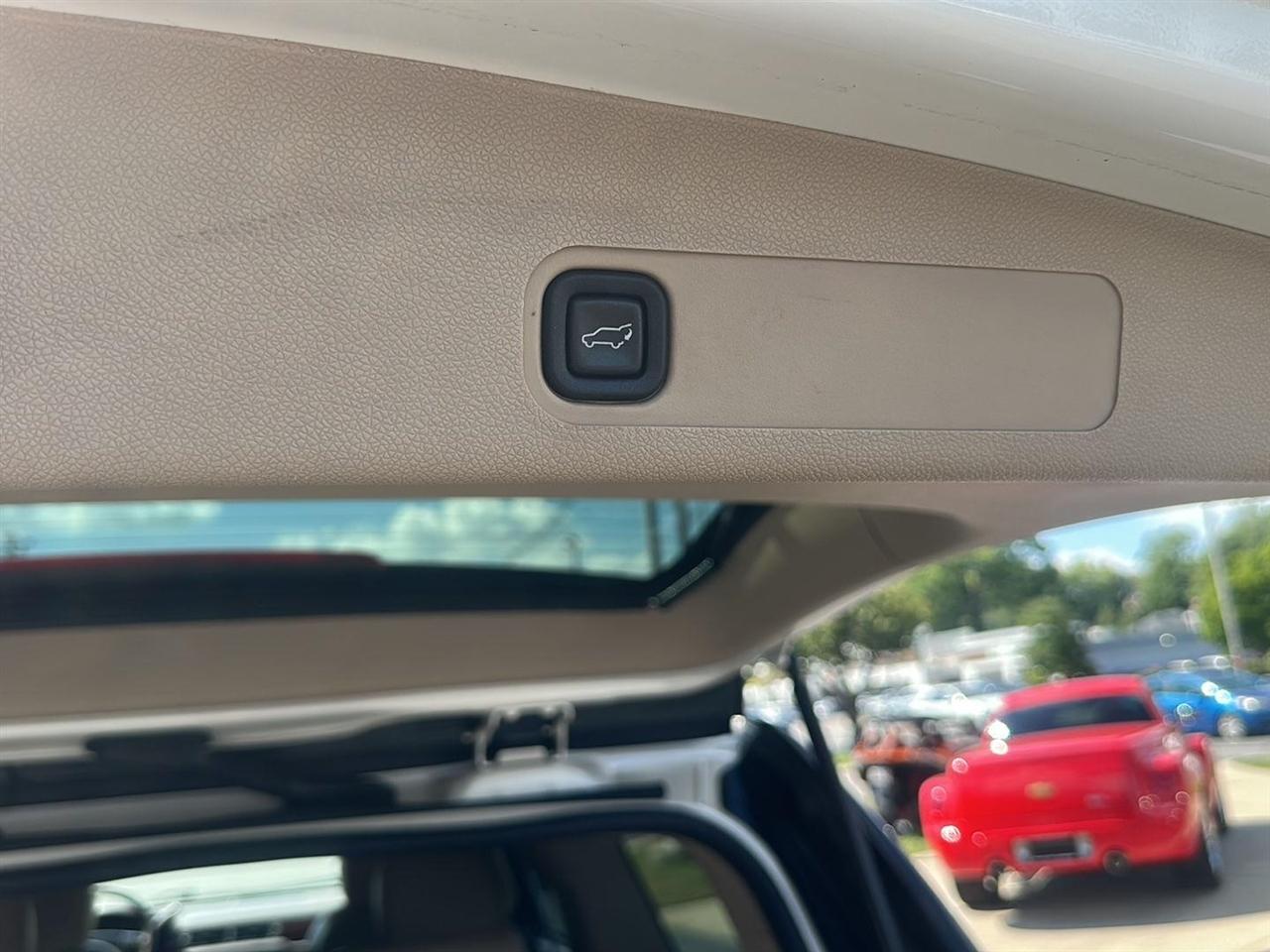 GMC Yukon XL SLT 1/2 Ton 2WD 2013