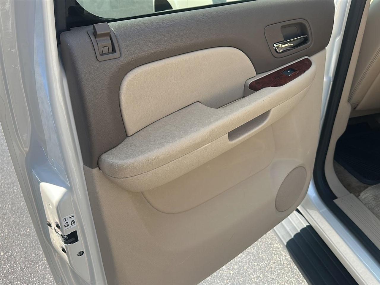 GMC Yukon XL SLT 1/2 Ton 2WD 2013