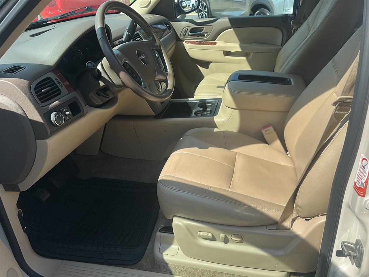 GMC Yukon XL SLT 1/2 Ton 2WD 2013