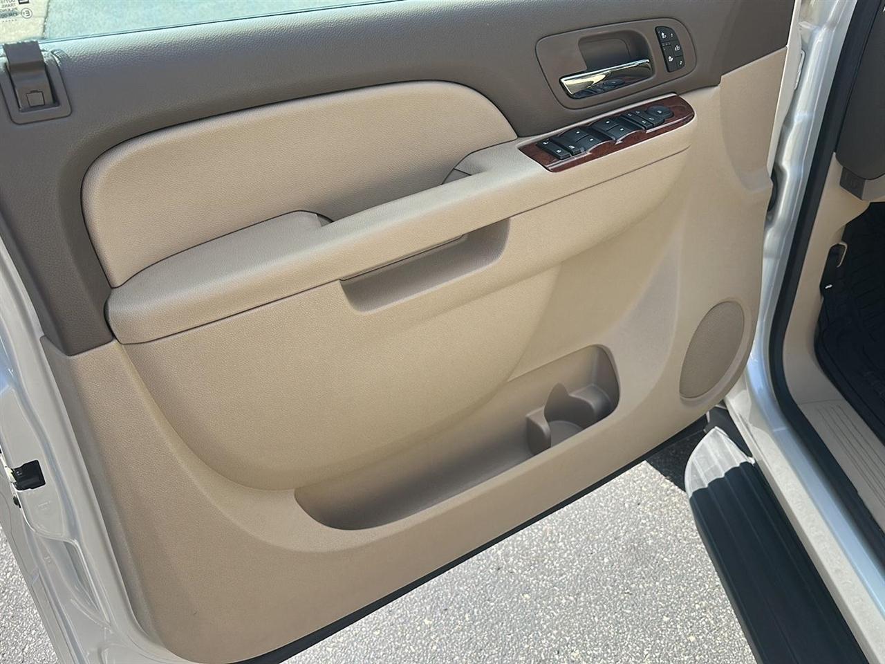 GMC Yukon XL SLT 1/2 Ton 2WD 2013