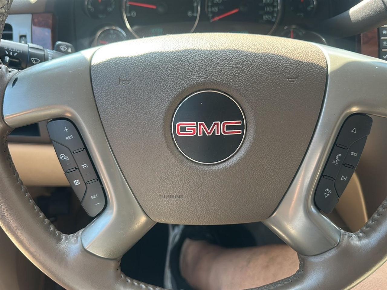 GMC Yukon XL SLT 1/2 Ton 2WD 2013