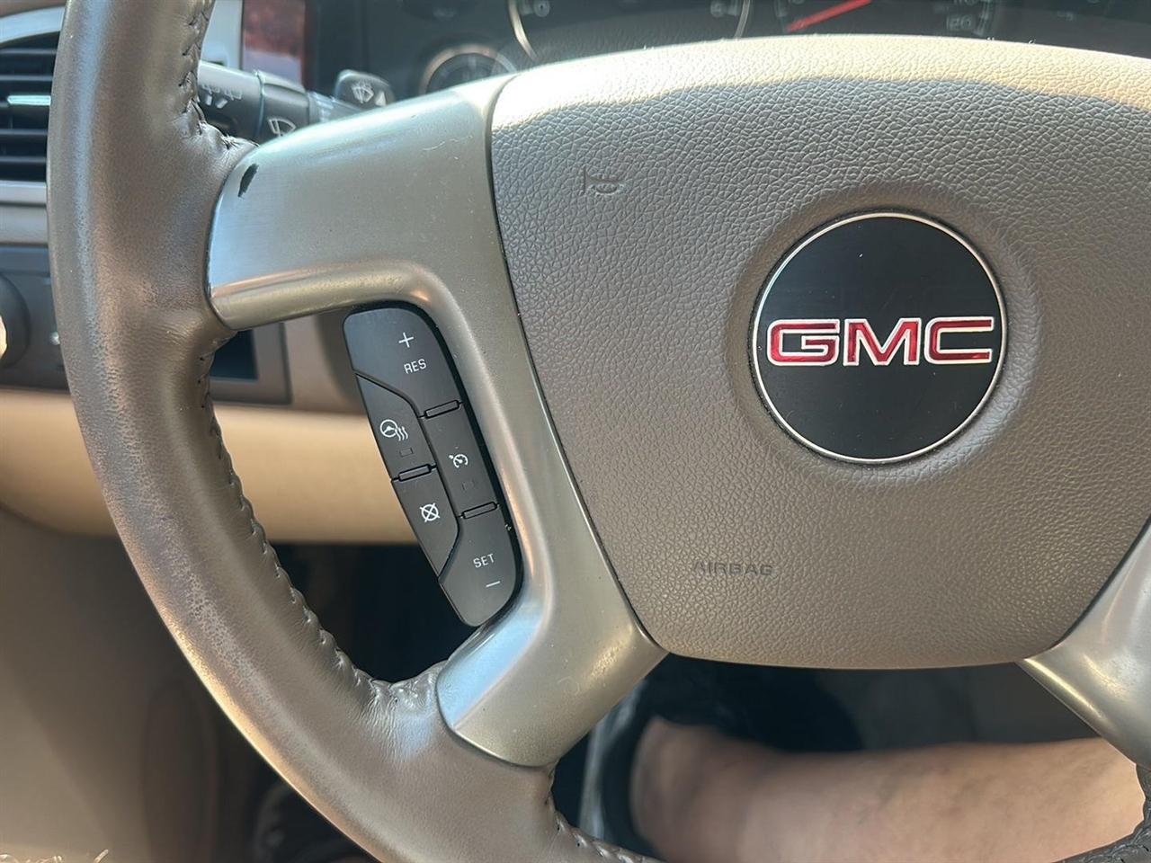 GMC Yukon XL SLT 1/2 Ton 2WD 2013