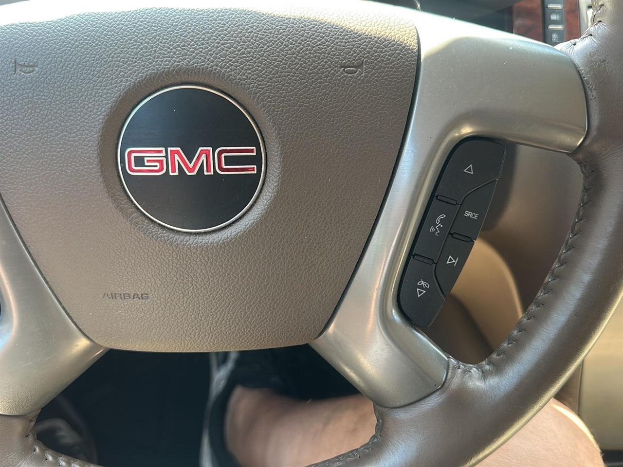 GMC Yukon XL SLT 1/2 Ton 2WD 2013