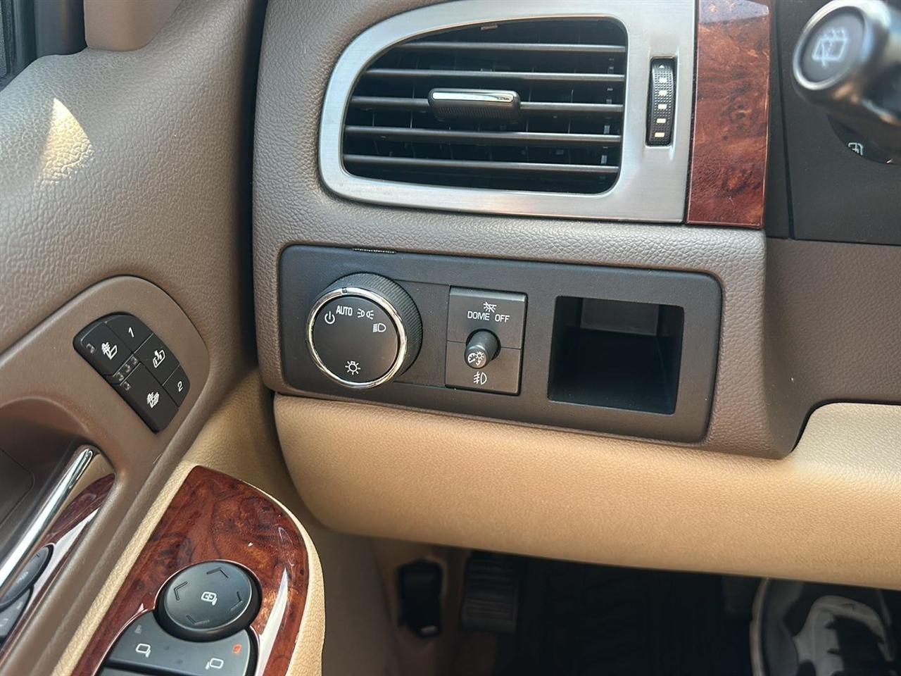 GMC Yukon XL SLT 1/2 Ton 2WD 2013
