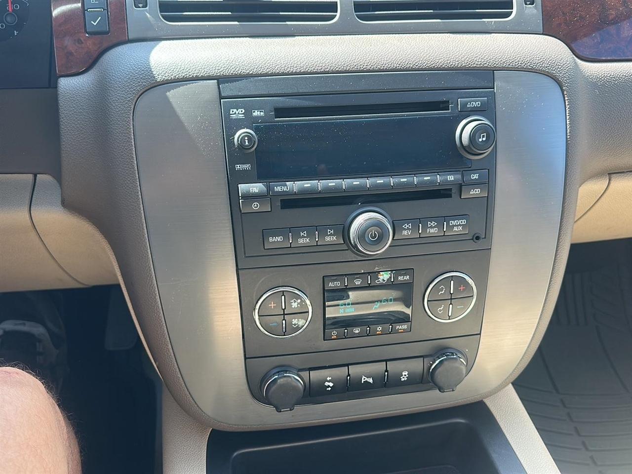 GMC Yukon XL SLT 1/2 Ton 2WD 2013