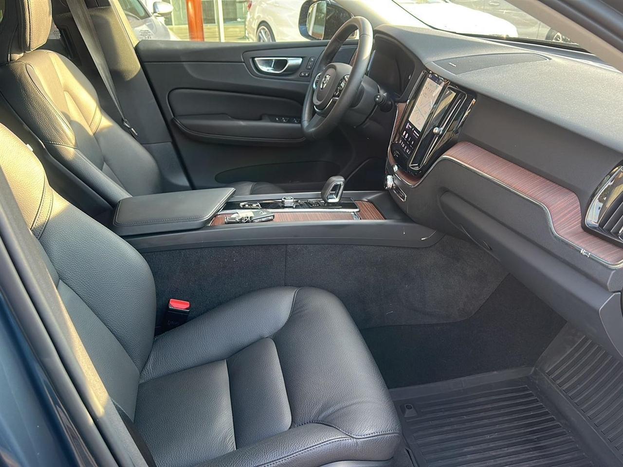 Volvo XC60 B5 Plus Dark AWD 2024