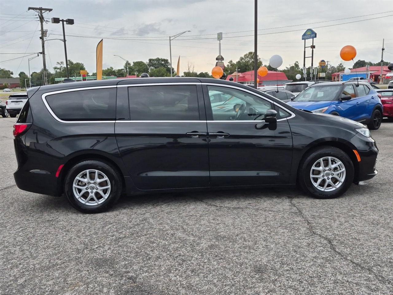 Chrysler Pacifica Touring L 2023