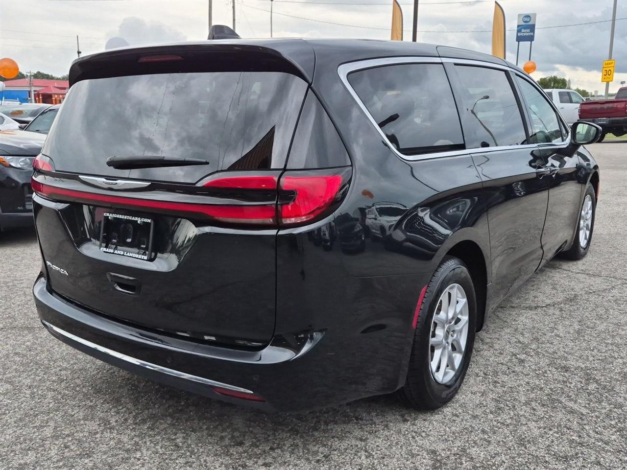 Chrysler Pacifica Touring L 2023