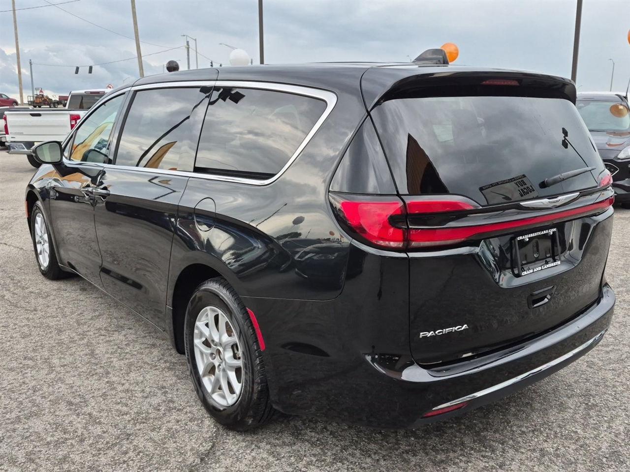 Chrysler Pacifica Touring L 2023