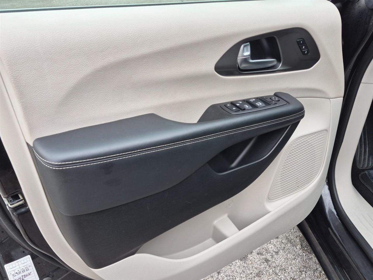 Chrysler Pacifica Touring L 2023