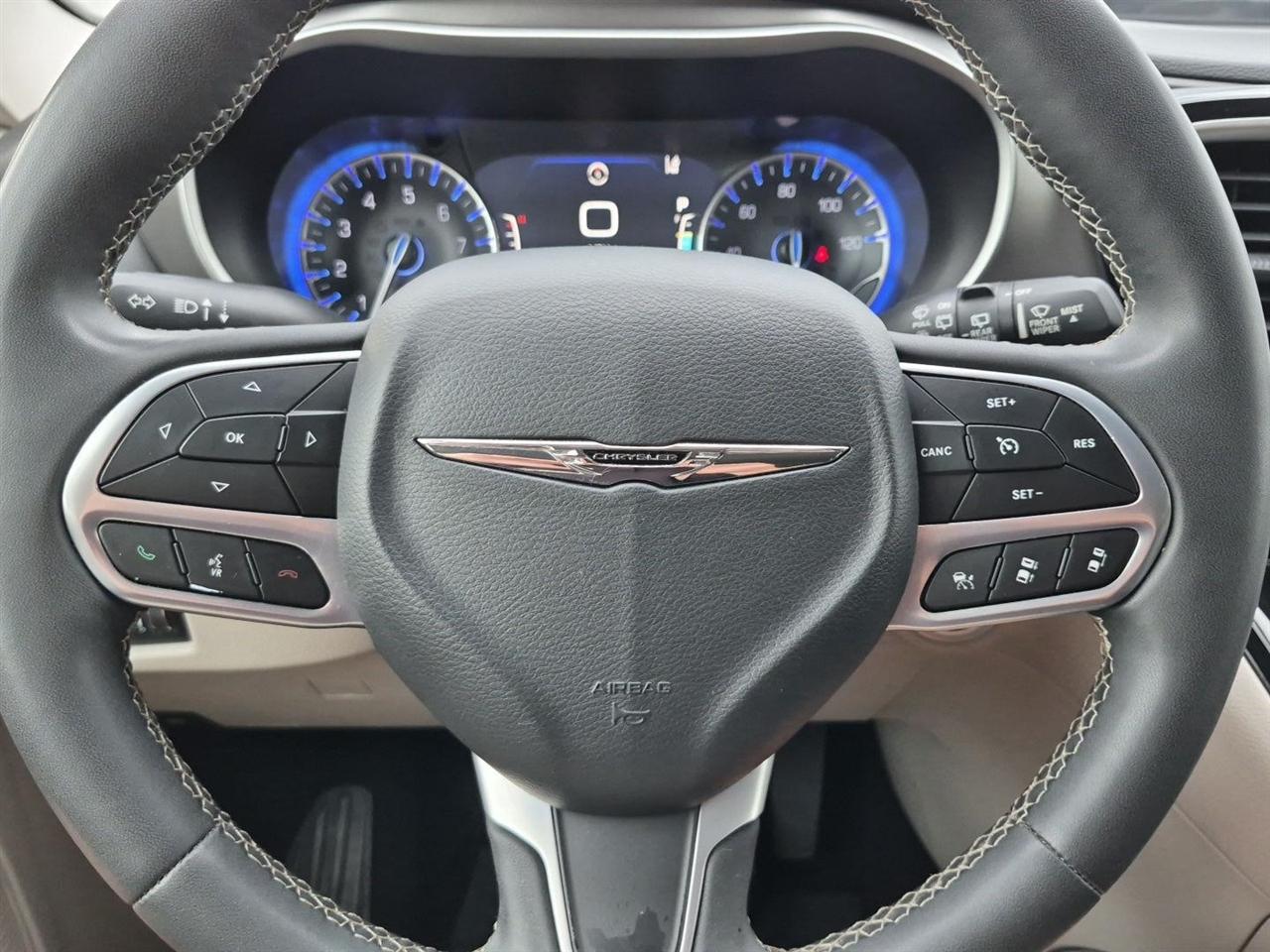 Chrysler Pacifica Touring L 2023
