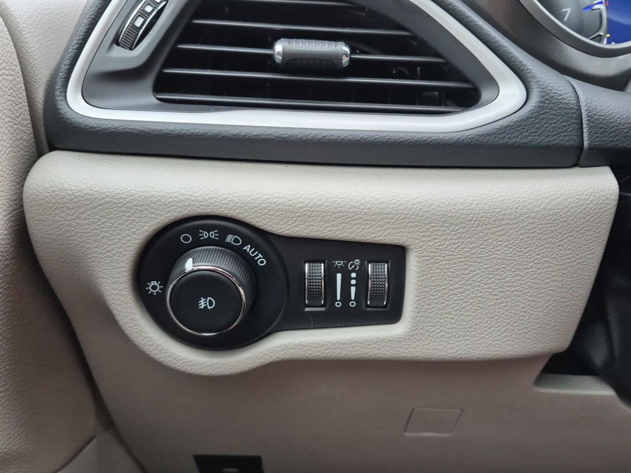 Chrysler Pacifica Touring L 2023