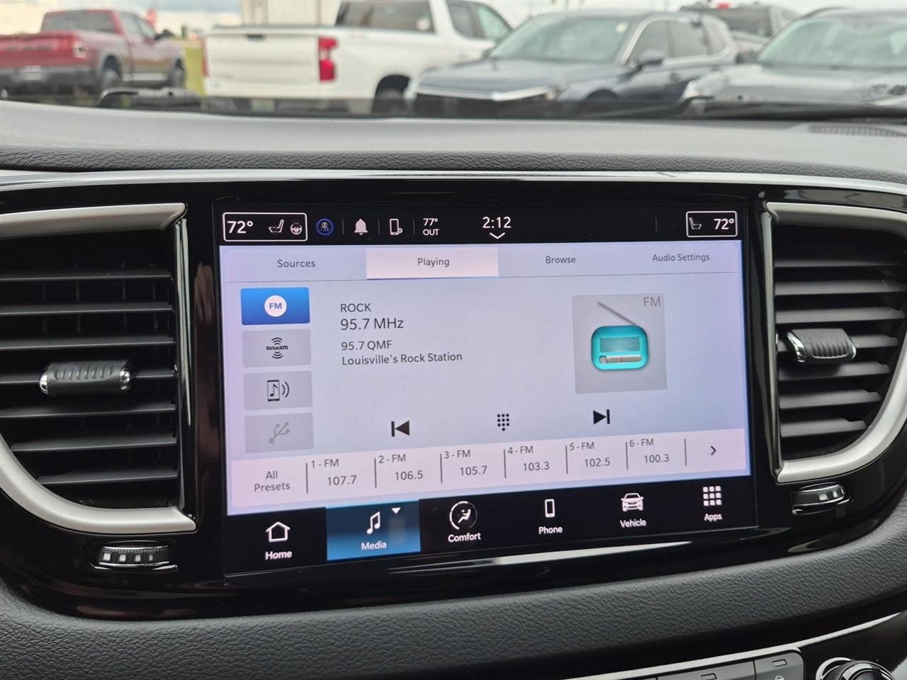 Chrysler Pacifica Touring L 2023