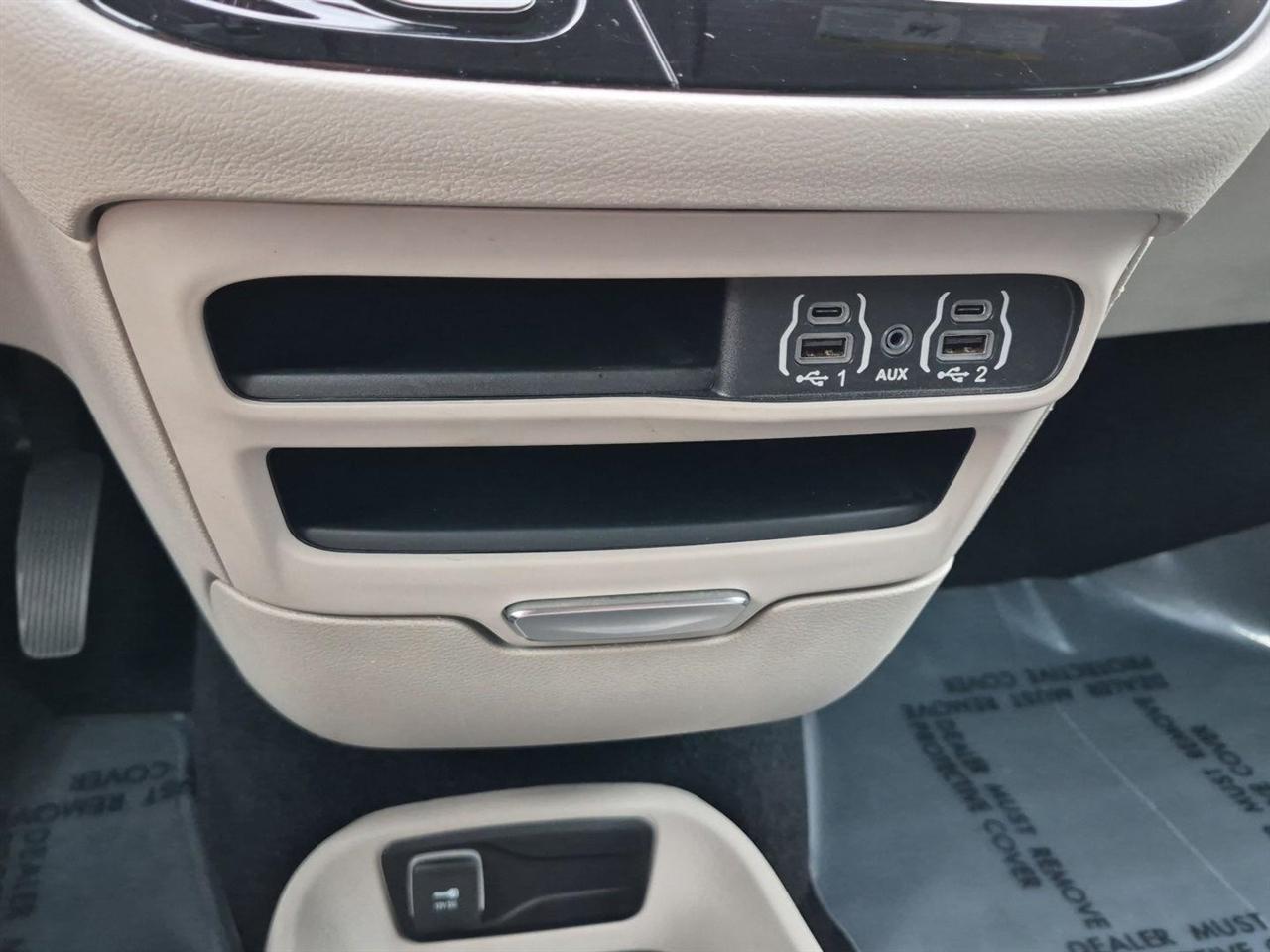 Chrysler Pacifica Touring L 2023