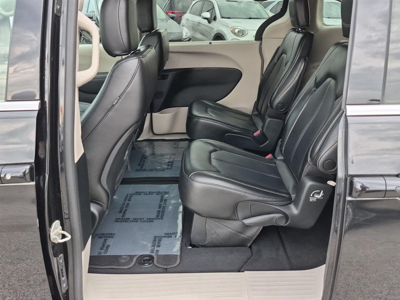 Chrysler Pacifica Touring L 2023